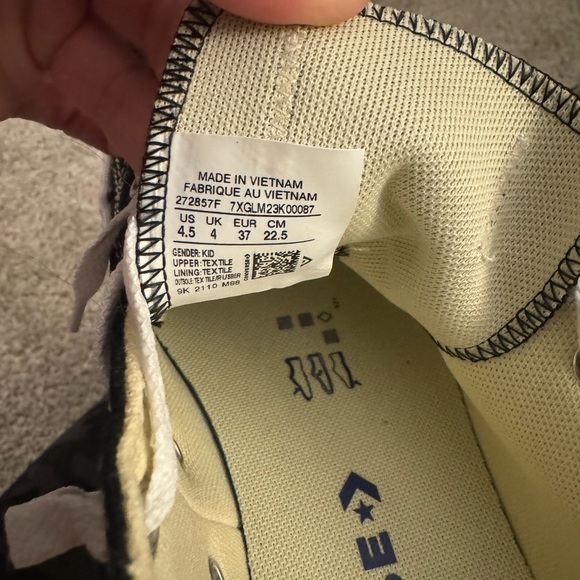 Kids converse size 4.5, brand new. - Picture 3 of 3